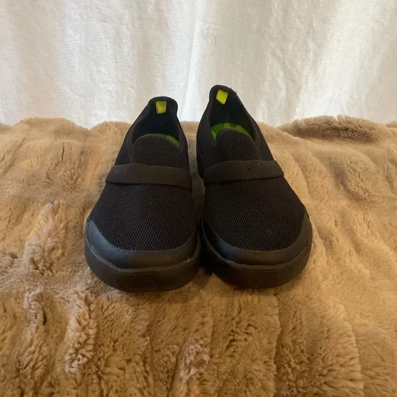 OOFOS Black OOmg eeZee Low Water Shoes 6 - Picture 5 of 8